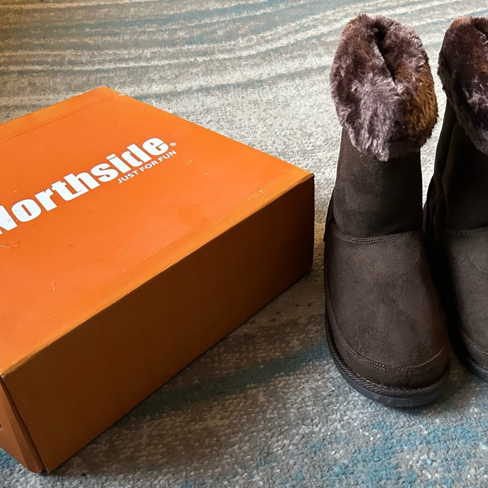 Northside Dark Brown Fur-Lined Boots, size 6